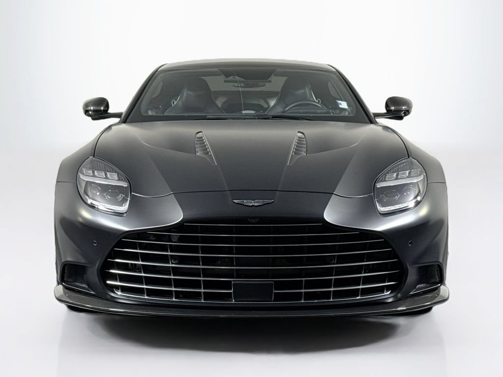 Used 2025 Aston Martin Vanquish RWD image 8
