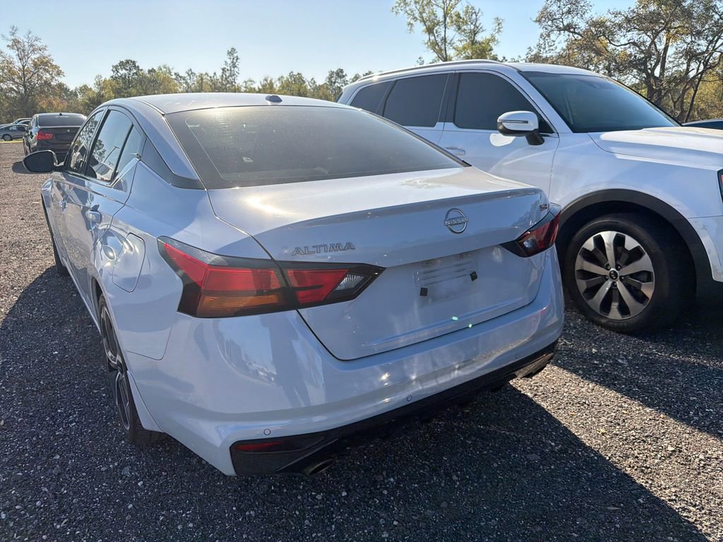 Used 2024 Nissan Altima 2.5 SR w/ SR Premium Package image 7