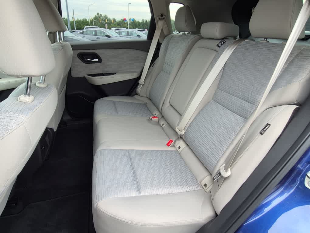 Used 2021 Nissan Rogue SV AWD/4WD image 7