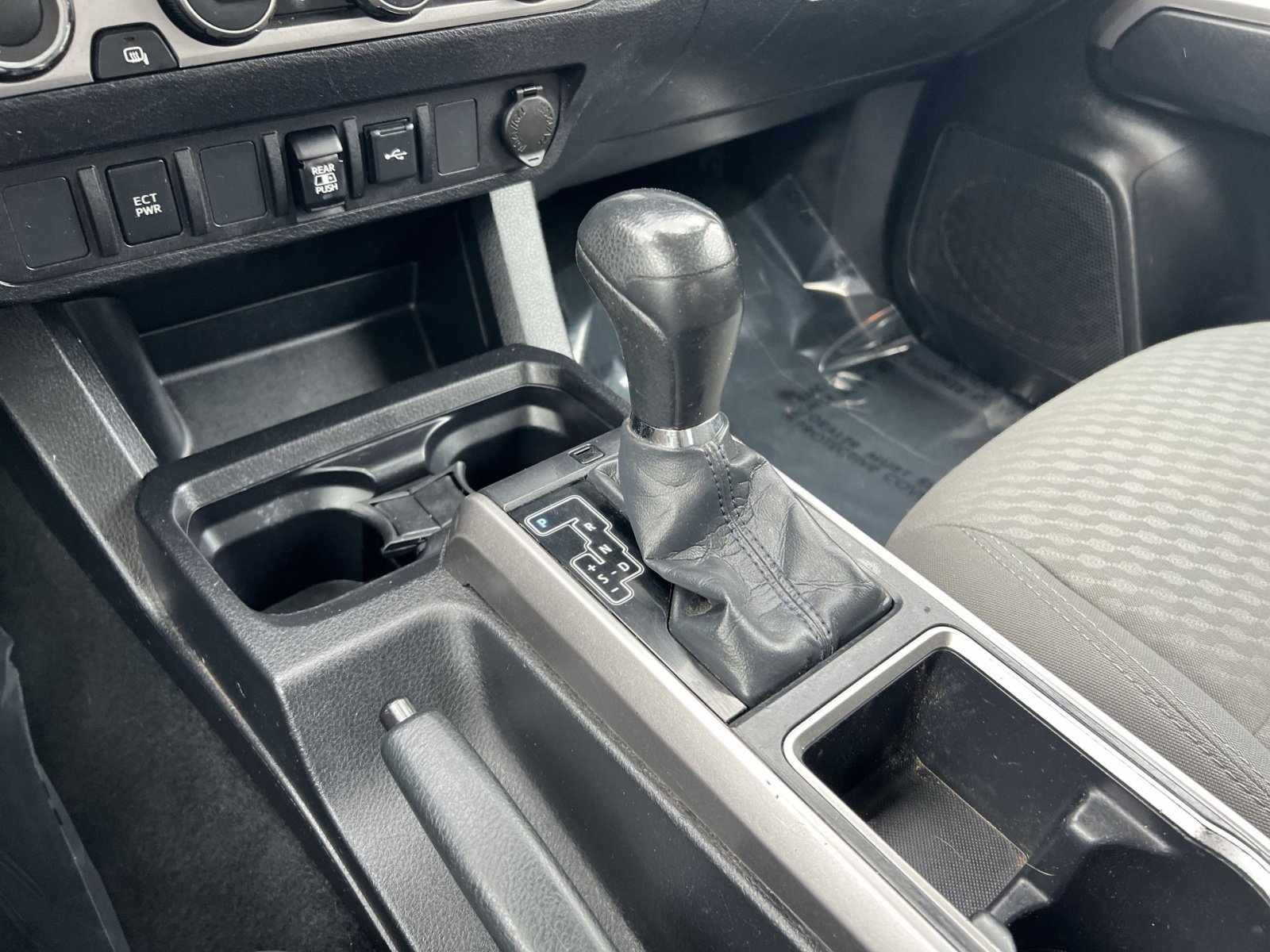Used 2022 Toyota Tacoma SR5 AWD/4WD image 21