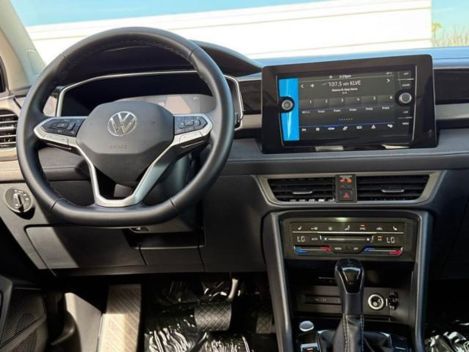 New 2026 Volkswagen Taos SE FWD image 26