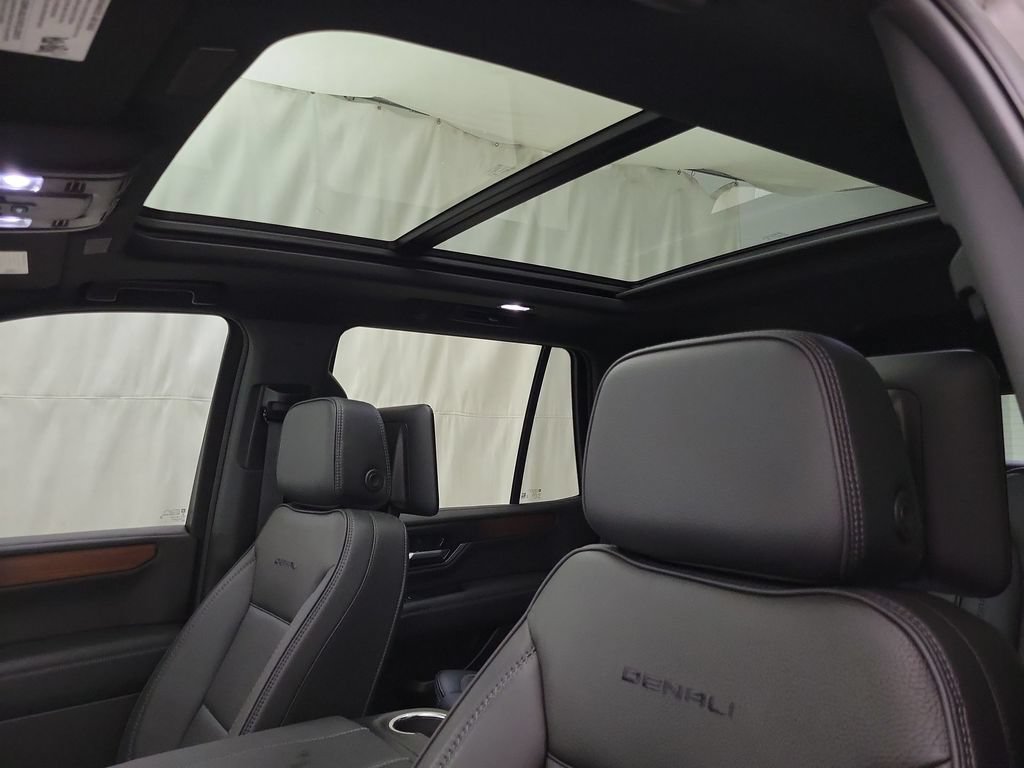 Certified 2025 GMC Yukon Denali w/ Denali Reserve Package AWD/4WD image 5