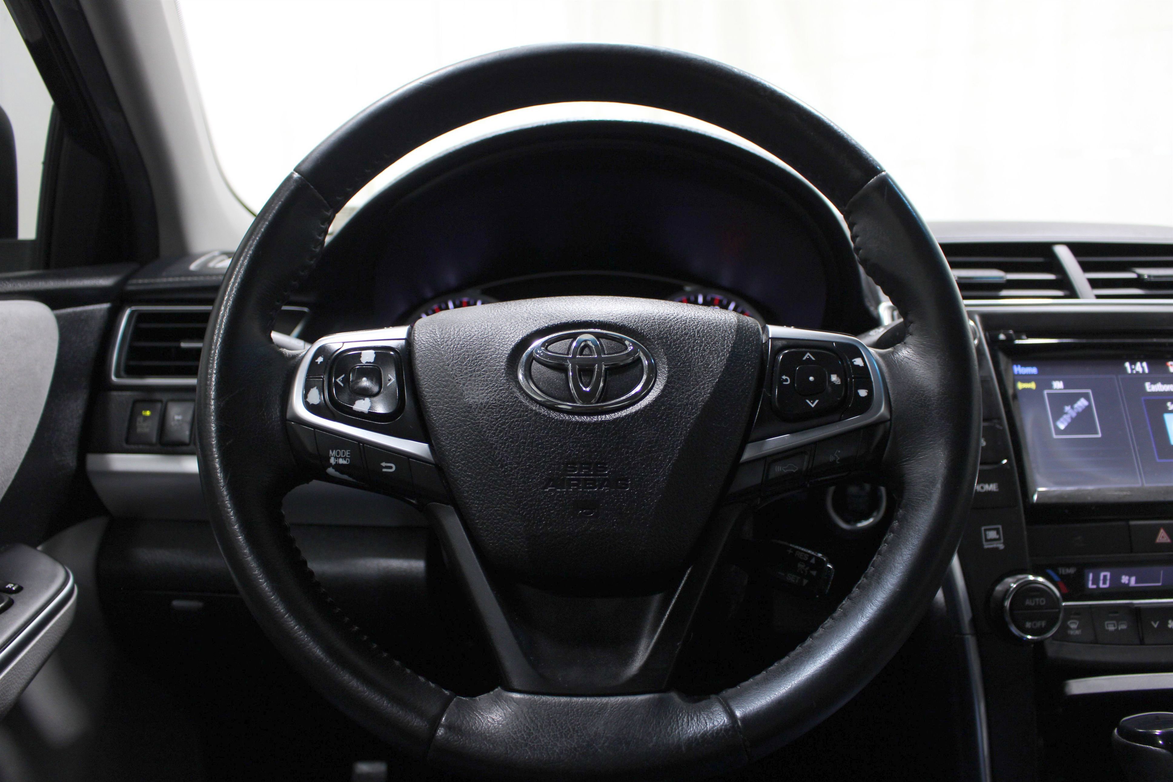 Used 2015 Toyota Camry XSE w/ Advanced Technology Package FWD image 9