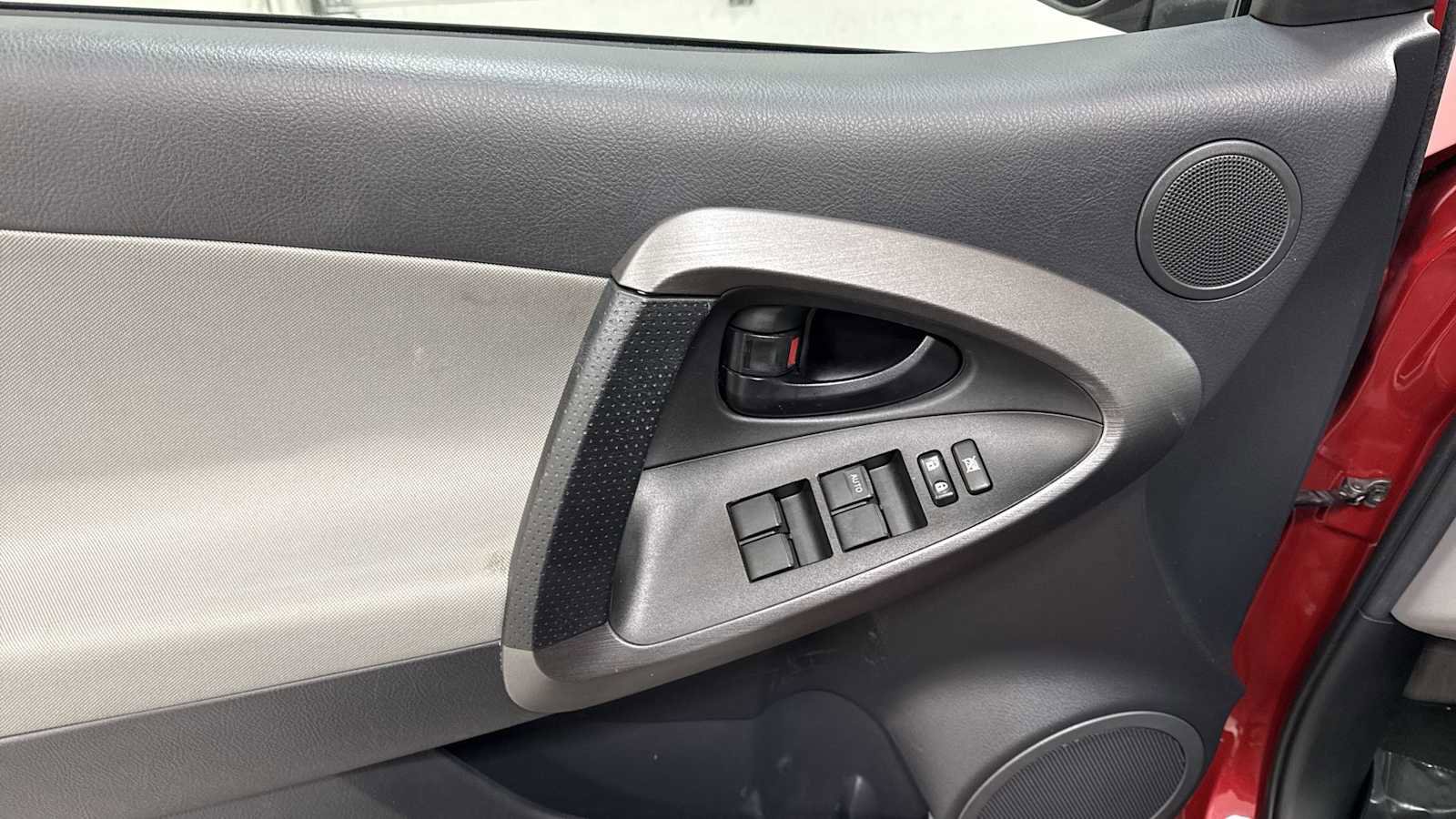 Used 2012 Toyota RAV4 4WD image 15