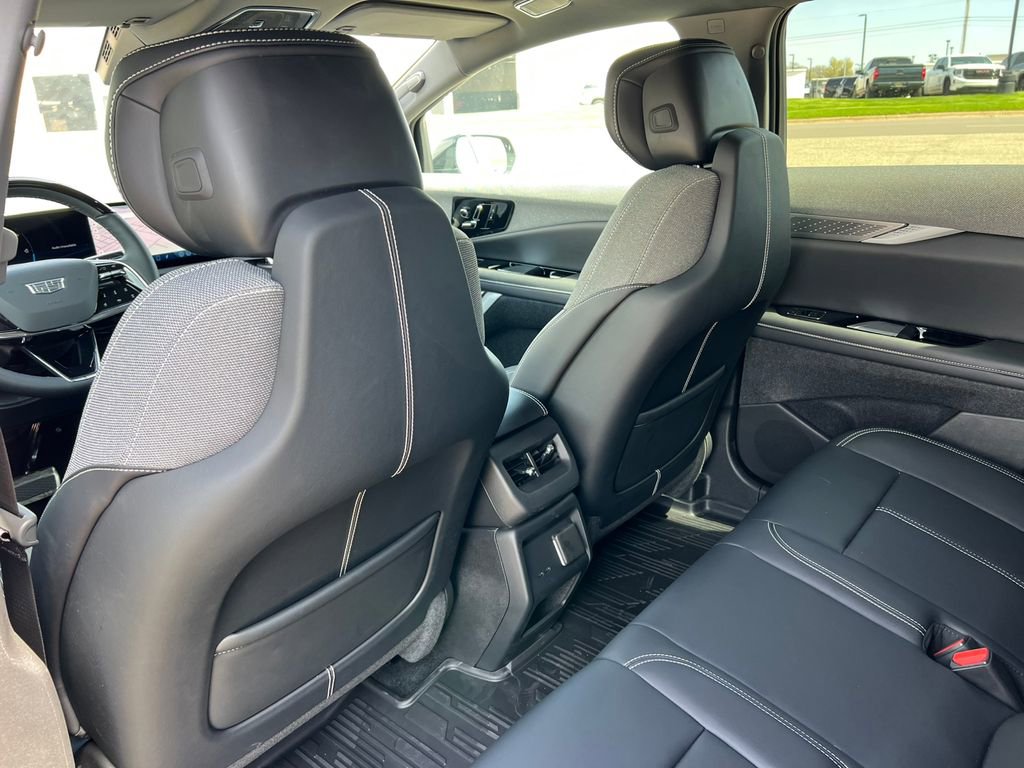 New 2026 Cadillac Optiq Sport 1 w/ LPO, Floor Liner Package AWD/4WD image 31
