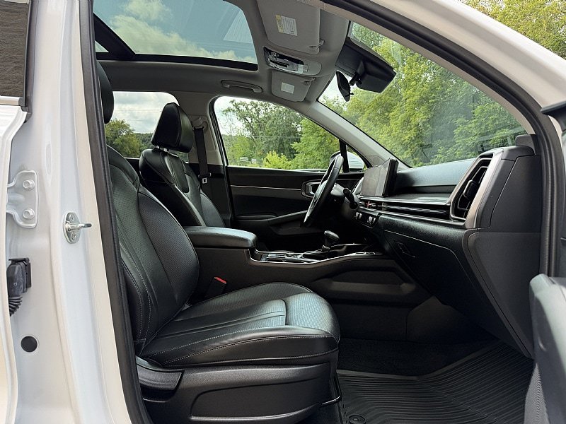 Used 2025 Kia Sorento S w/ Panoramic Sunroof Package FWD image 16