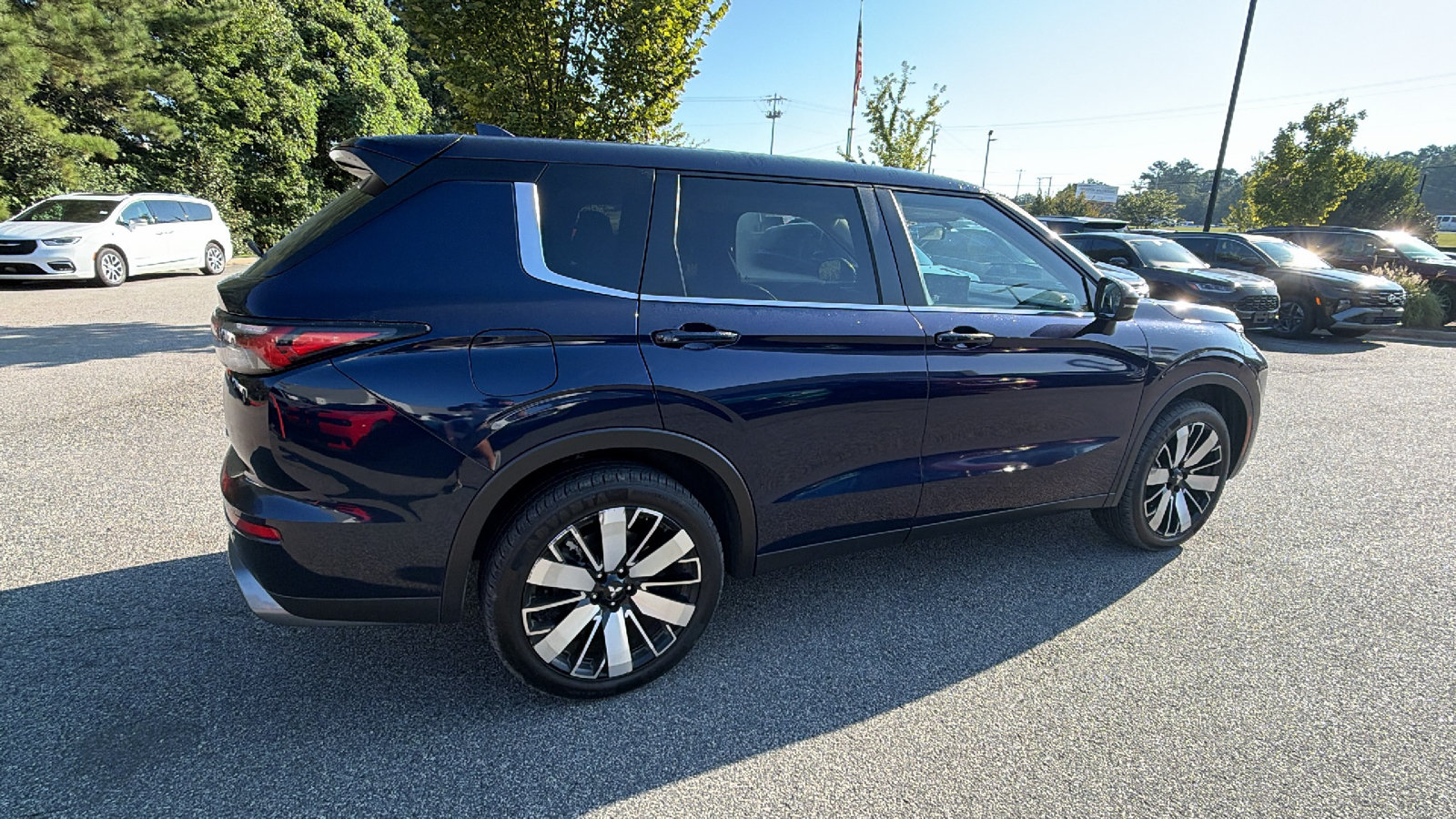 Used 2025 Mitsubishi Outlander SE FWD image 8