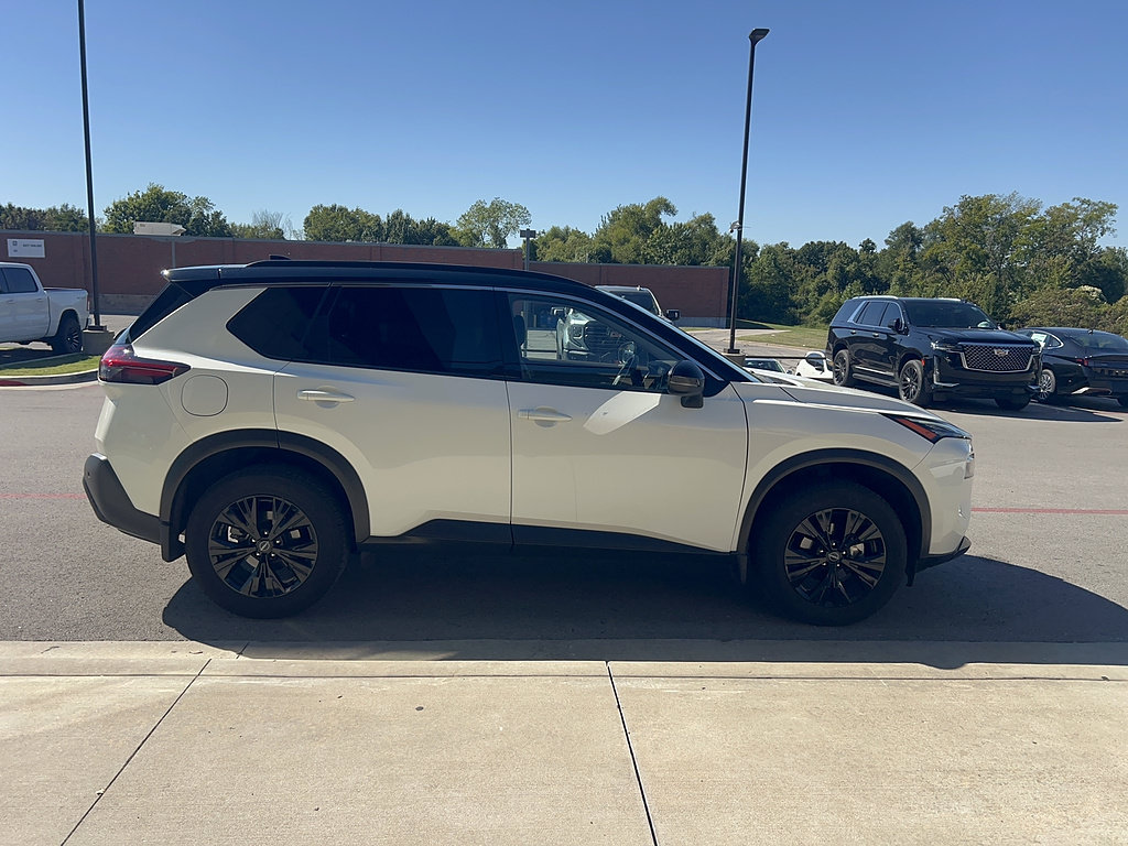 Used 2023 Nissan Rogue SV w/ SV Premium Package FWD image 14