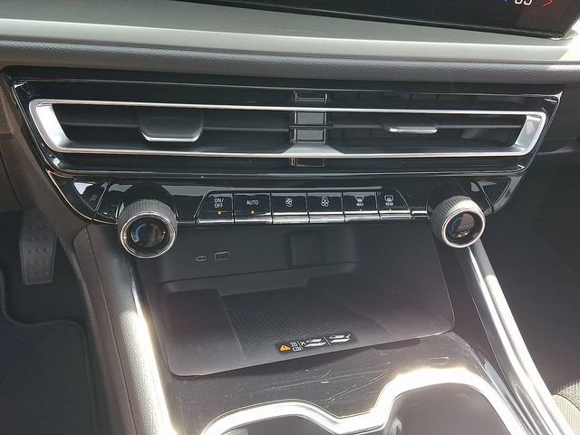 Certified 2024 Chevrolet Traverse LT w/ Midnight/Sport Edition image 17