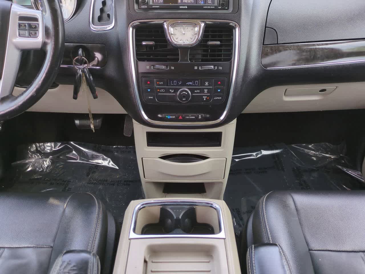 Used 2014 Chrysler Town & Country Touring FWD image 19