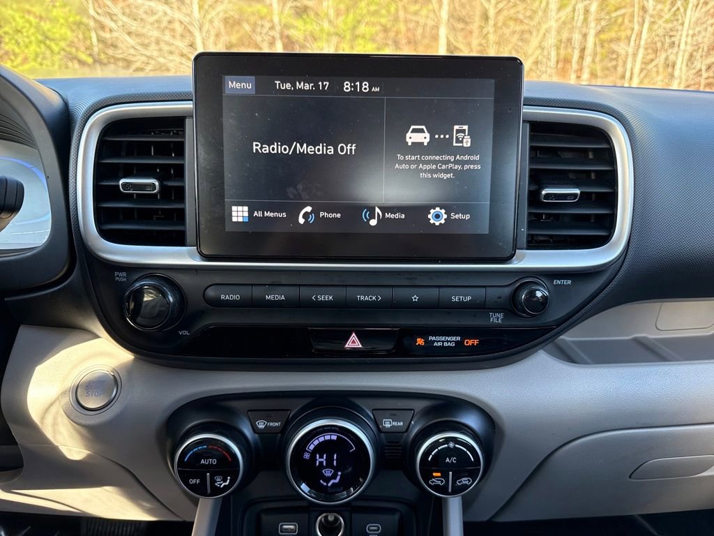 Used 2025 Hyundai Venue SEL image 24