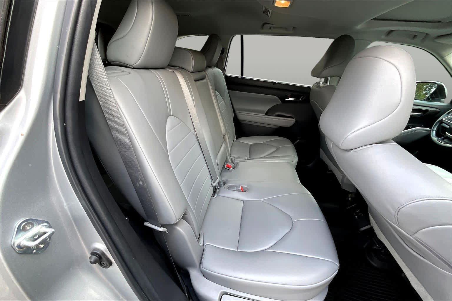 Used 2023 Toyota Highlander XLE FWD image 21