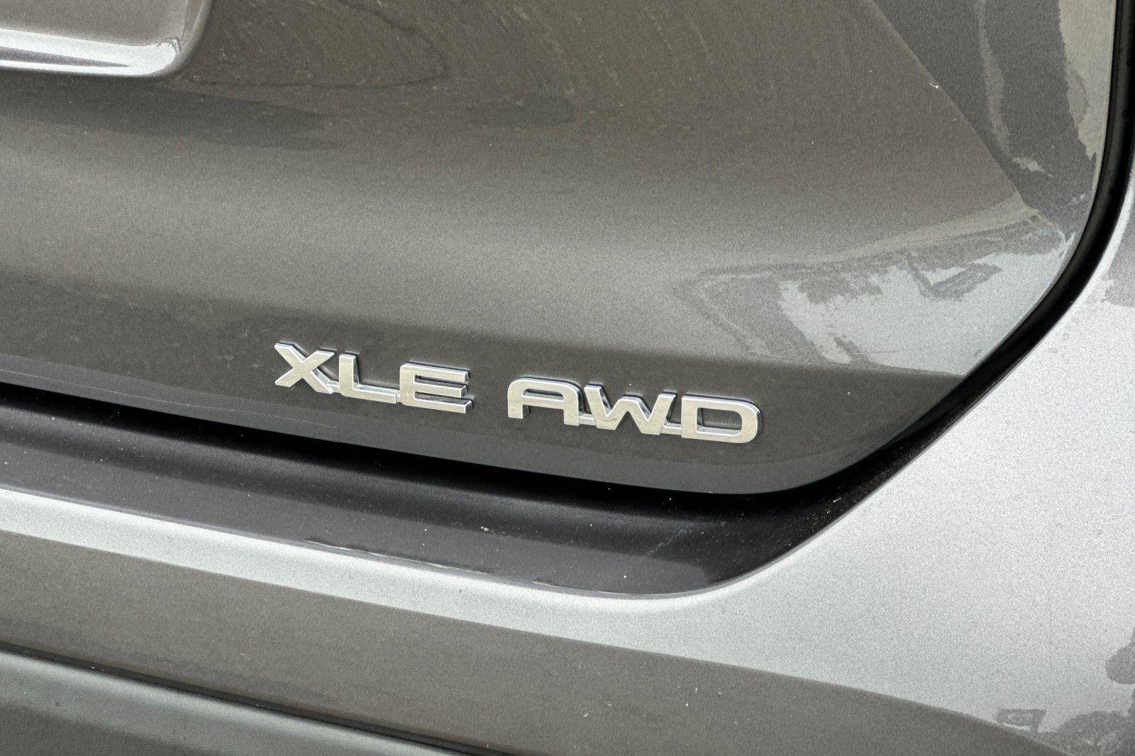 Used 2022 Toyota Highlander XLE image 29