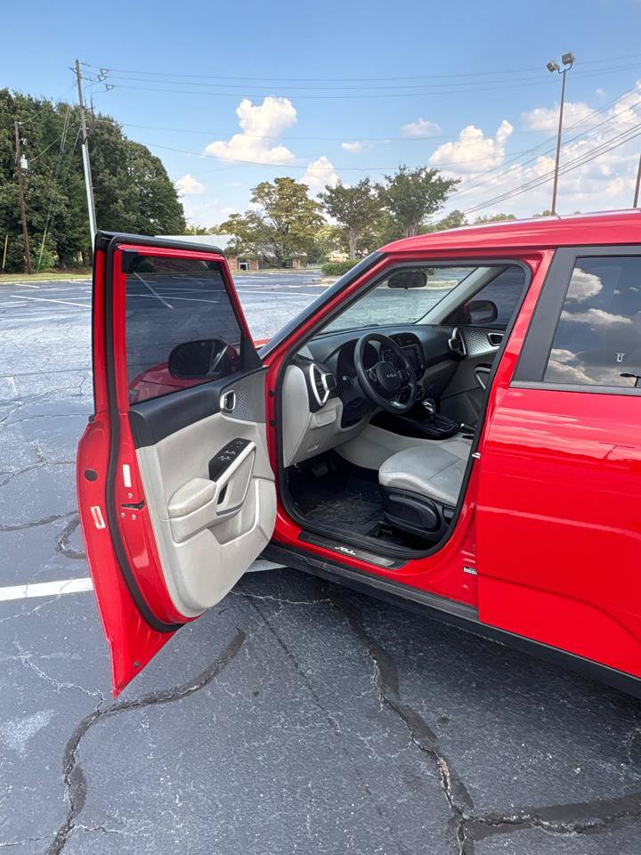 Used 2022 Kia Soul LX FWD image 9