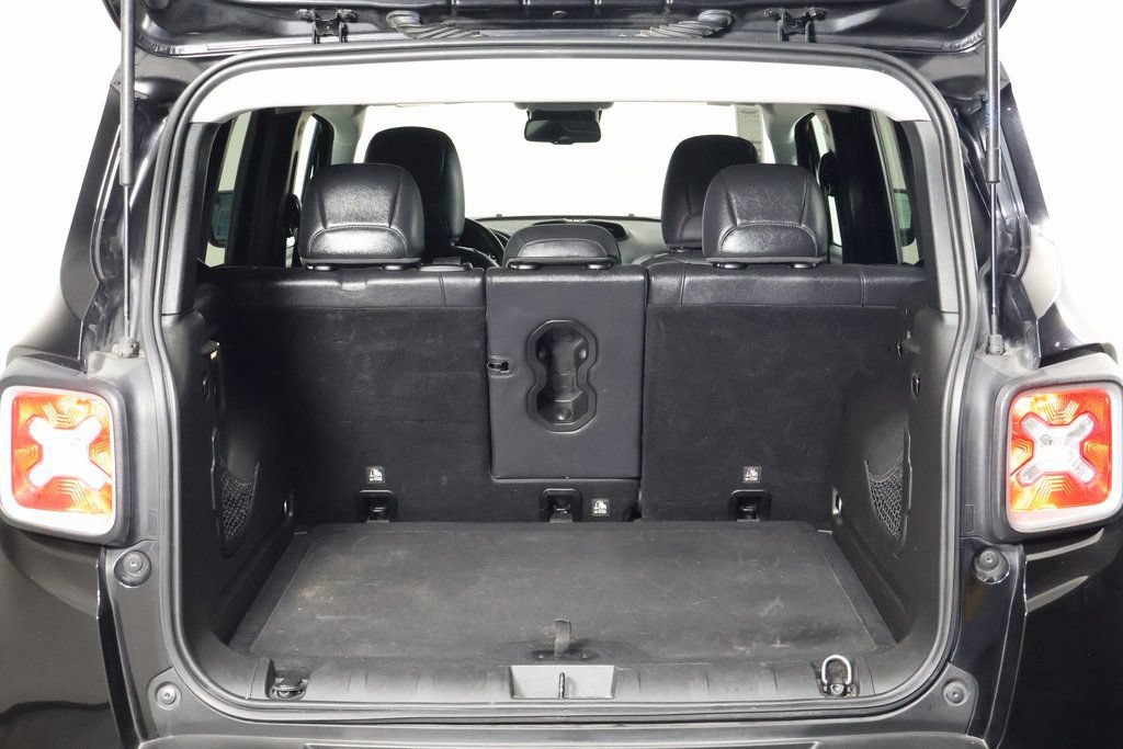 Used 2018 Jeep Renegade Limited w/ UConnect 8.4 Nav Group FWD image 14