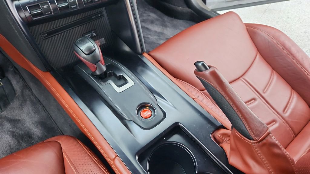 Used 2015 Nissan GT-R Premium image 35