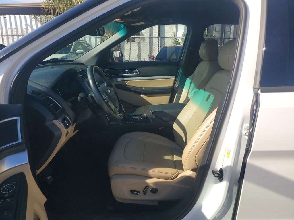 Used 2017 Ford Explorer XLT w/ Equipment Group 202A image 19