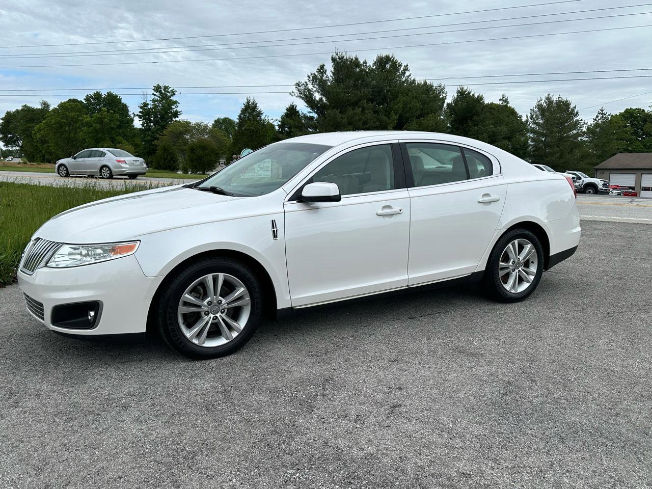 Used 2010 Lincoln MKS FWD image 3