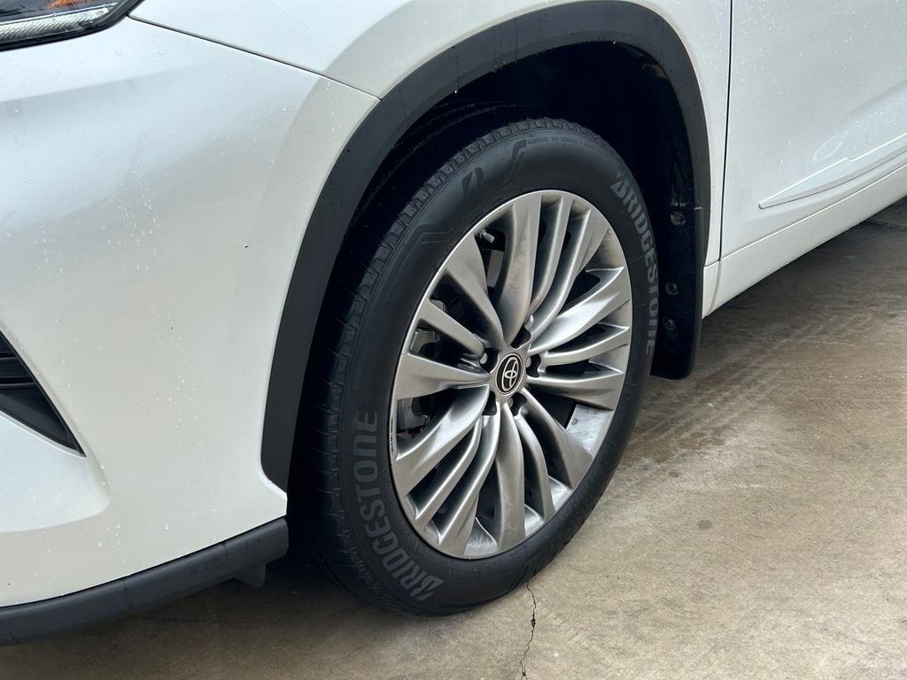 Used 2023 Toyota Highlander Platinum image 9