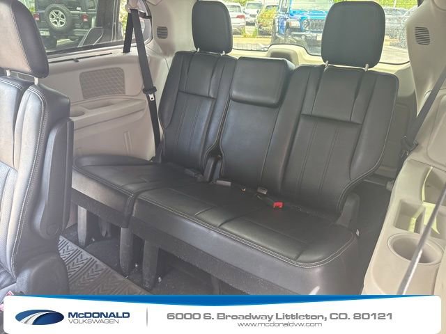 Used 2014 Chrysler Town & Country Touring-L w/ Driver Convenience Group FWD image 14