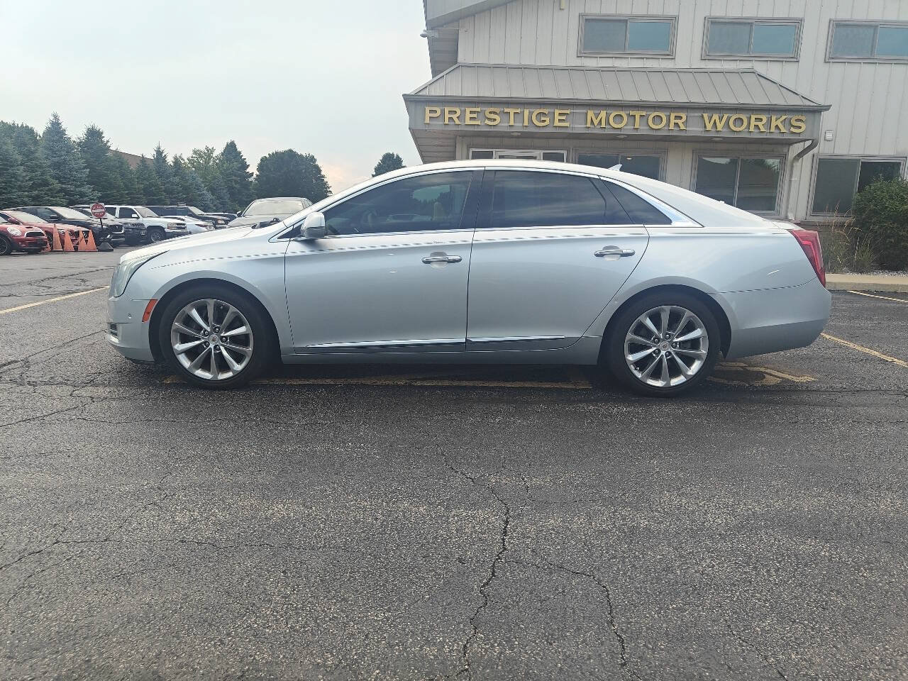 Used 2014 Cadillac XTS Luxury FWD image 2