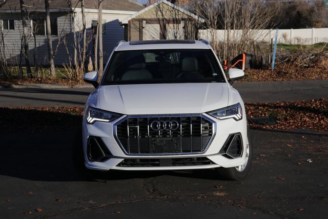 Used 2025 Audi Q3 2.0T Premium image 2