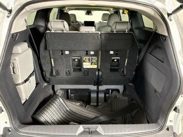 Used 2025 Toyota Sienna XLE FWD image 25