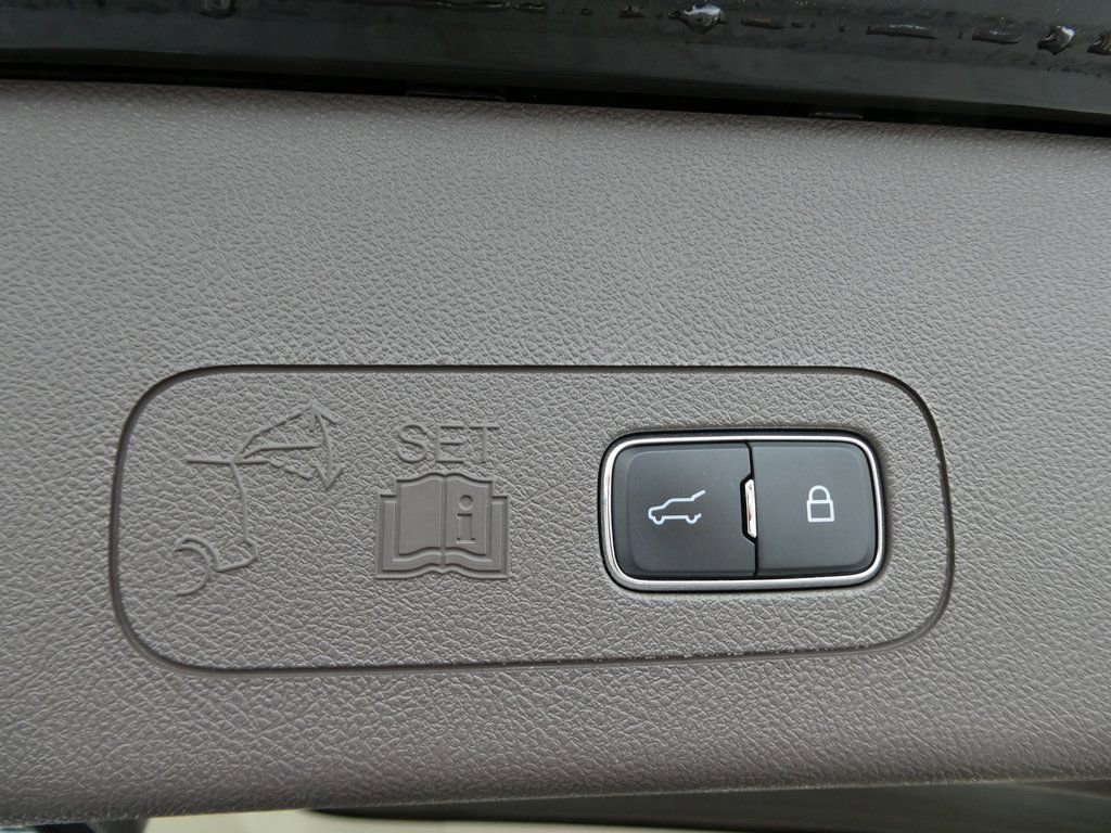 Used 2024 Lincoln Aviator Reserve w/ Equipment Group 201A AWD/4WD image 18