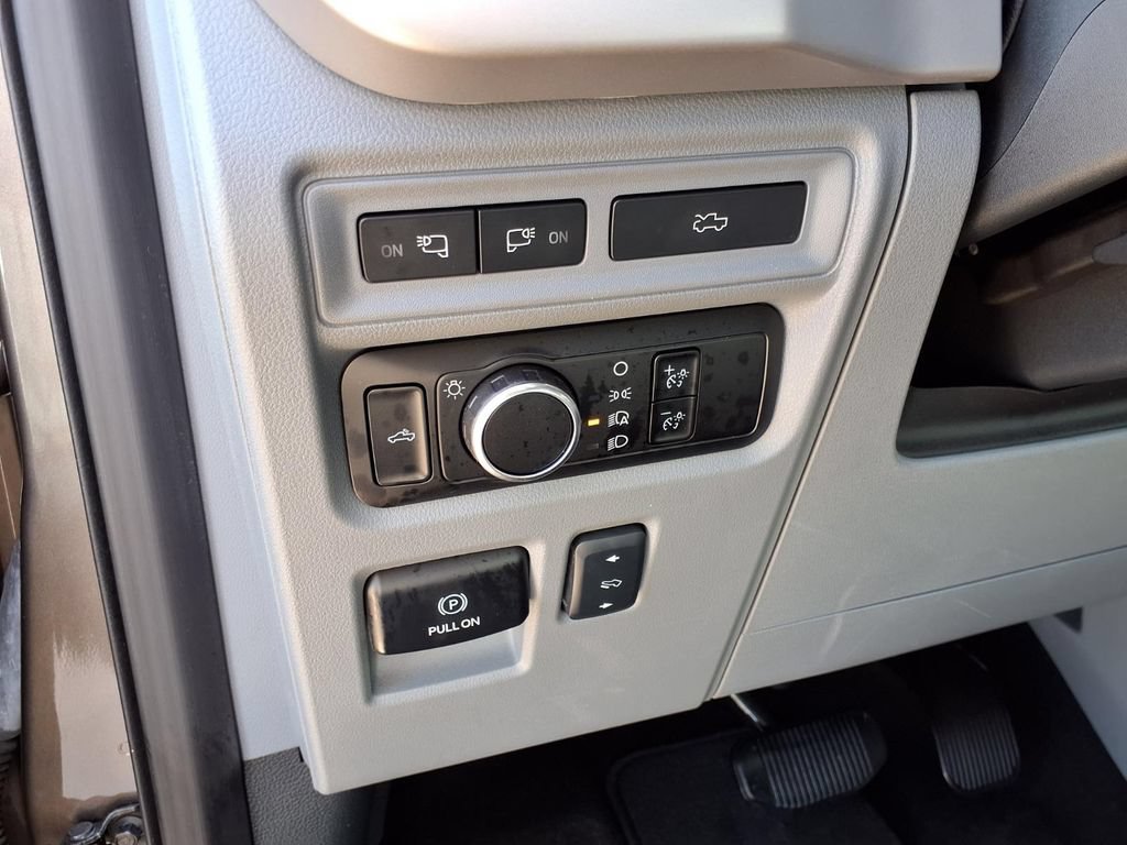 Used 2023 Ford F150 Lightning XLT AWD/4WD image 23