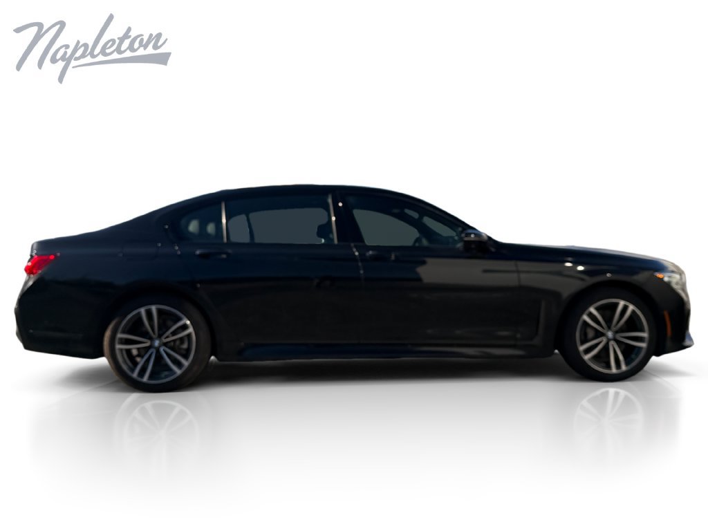 Used 2022 BMW 740i xDrive w/ M Sport Package AWD/4WD image 7
