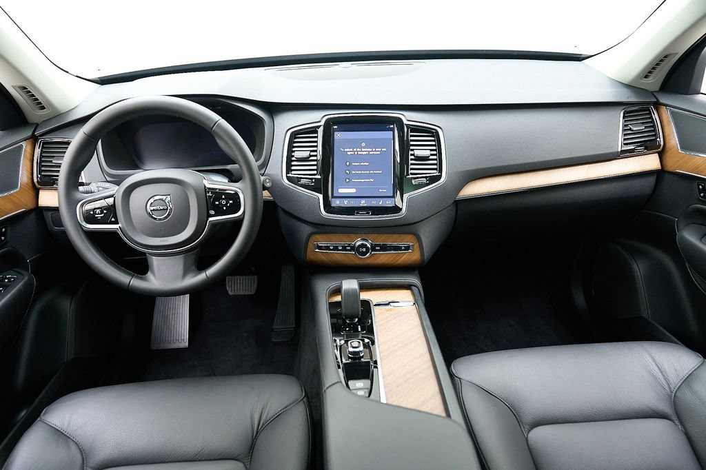 Certified 2024 Volvo XC90 B6 Plus w/ Protection Package Premier AWD/4WD image 26