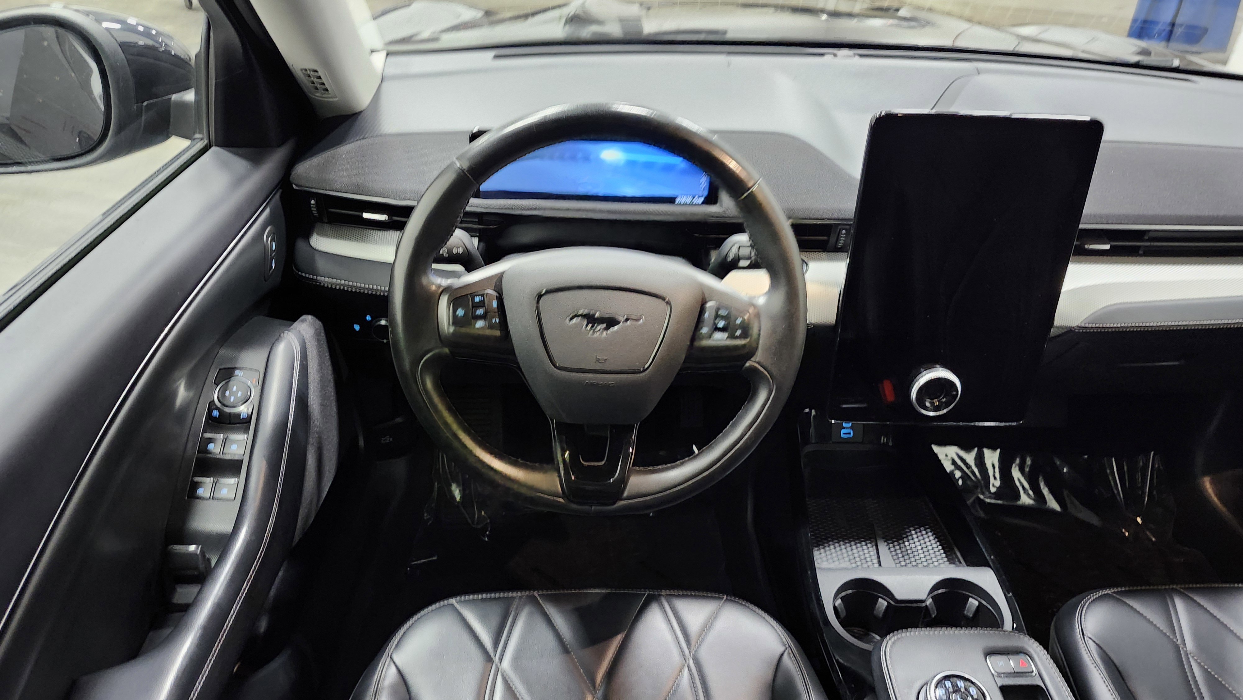 Used 2022 Ford Mustang Mach-E Select image 25