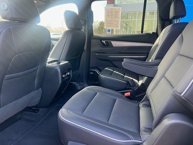 Used 2025 Buick Enclave Preferred image 8