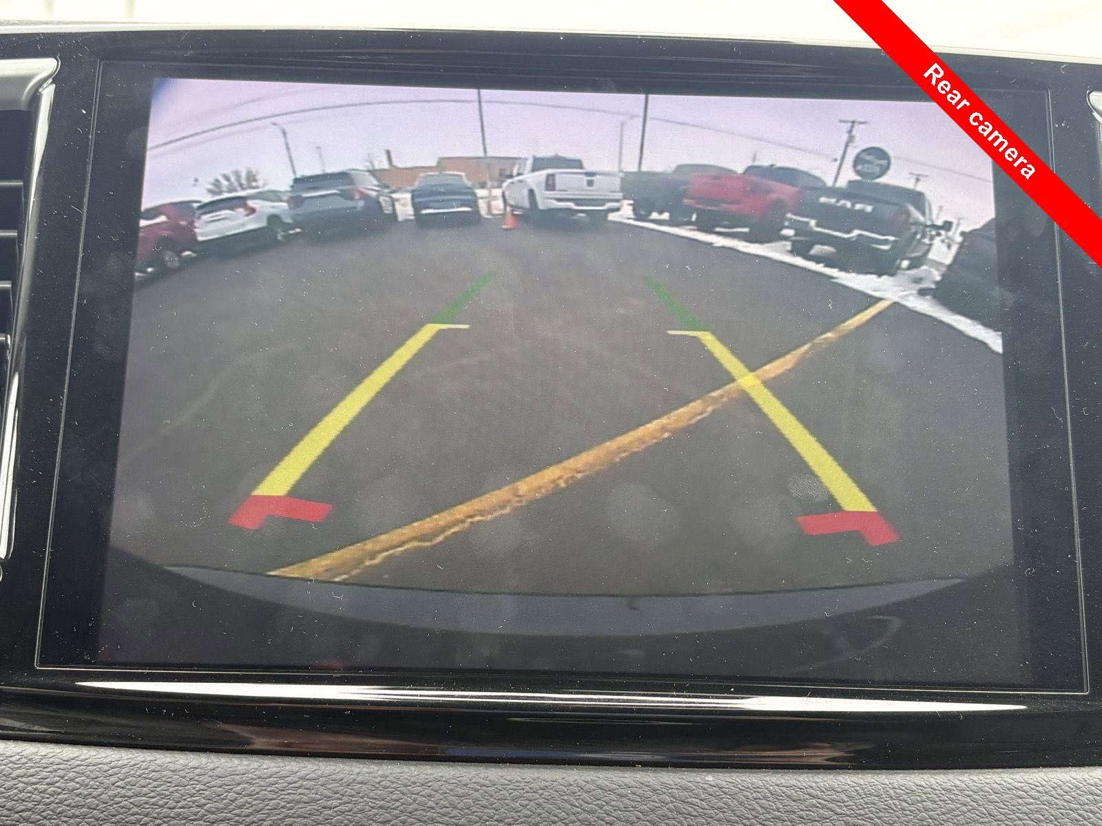 Used 2024 Chrysler Pacifica Touring-L image 6