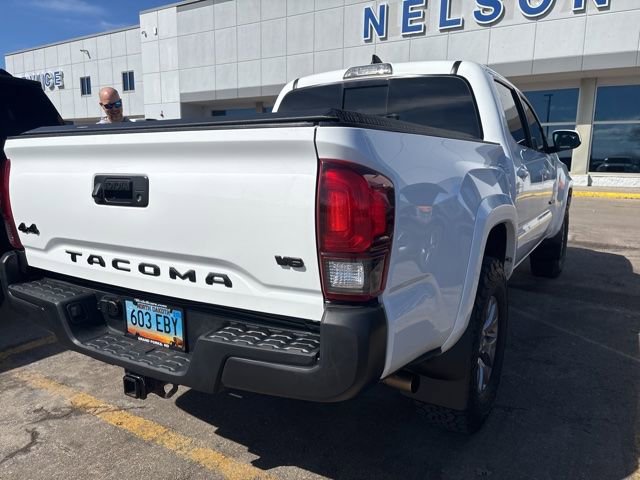 Used 2018 Toyota Tacoma SR5 AWD/4WD image 6