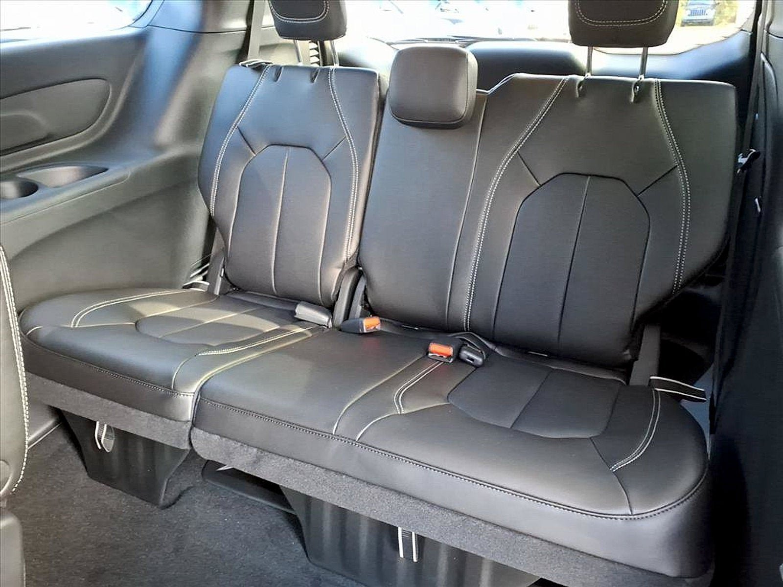 New 2026 Chrysler Pacifica Select FWD image 8