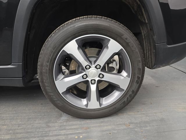 Used 2023 Jeep Grand Cherokee 4WD 4xe w/ Luxury Tech Group II image 16