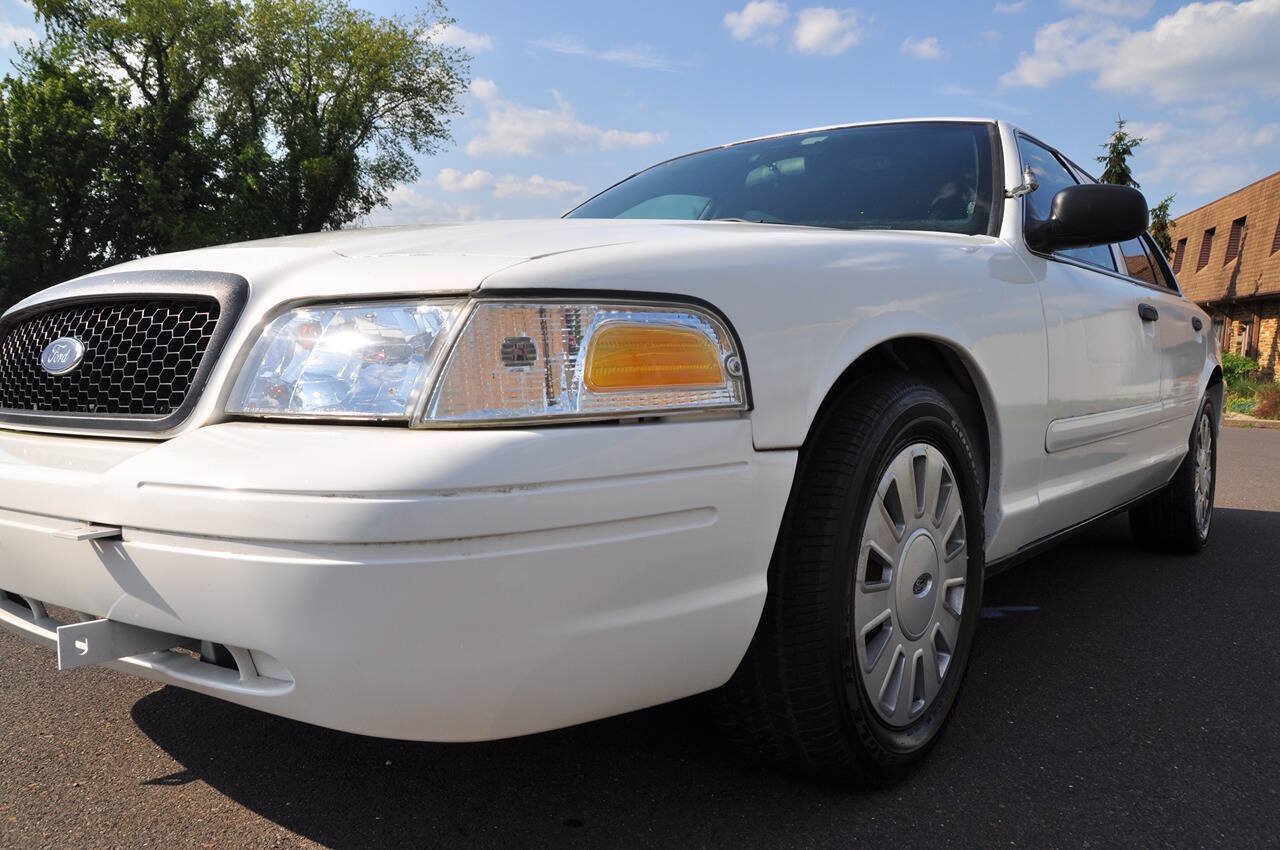Used 2006 Ford Crown Victoria Police Interceptor RWD image 3