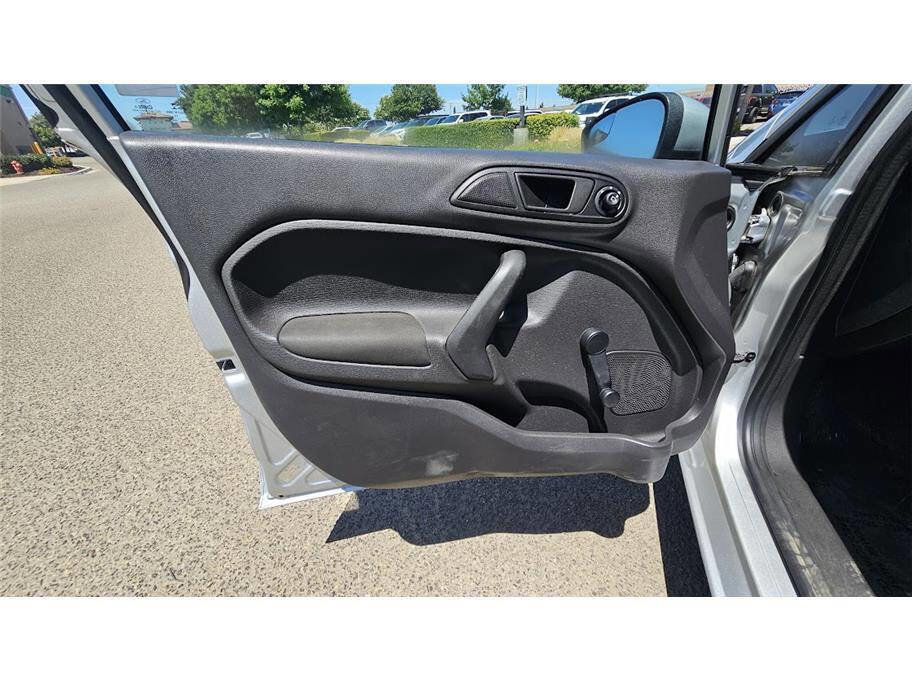 Used 2015 Ford Fiesta S image 9