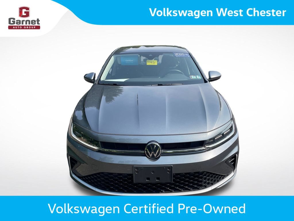 Certified 2025 Volkswagen Jetta SE w/ Black Wheel Package FWD image 9