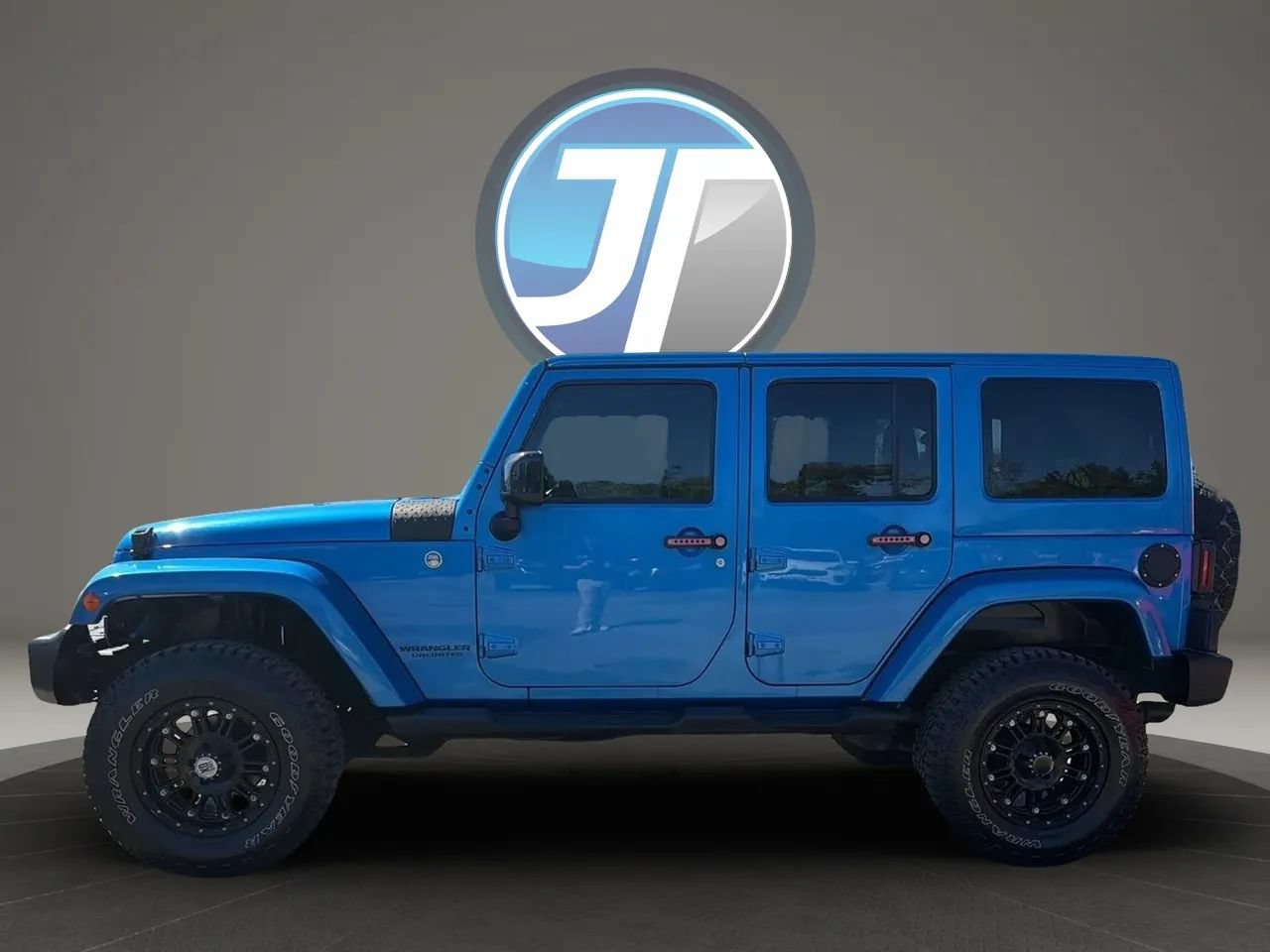 Used 2014 Jeep Wrangler Unlimited Sahara w/ Dual Top Group AWD/4WD image 9