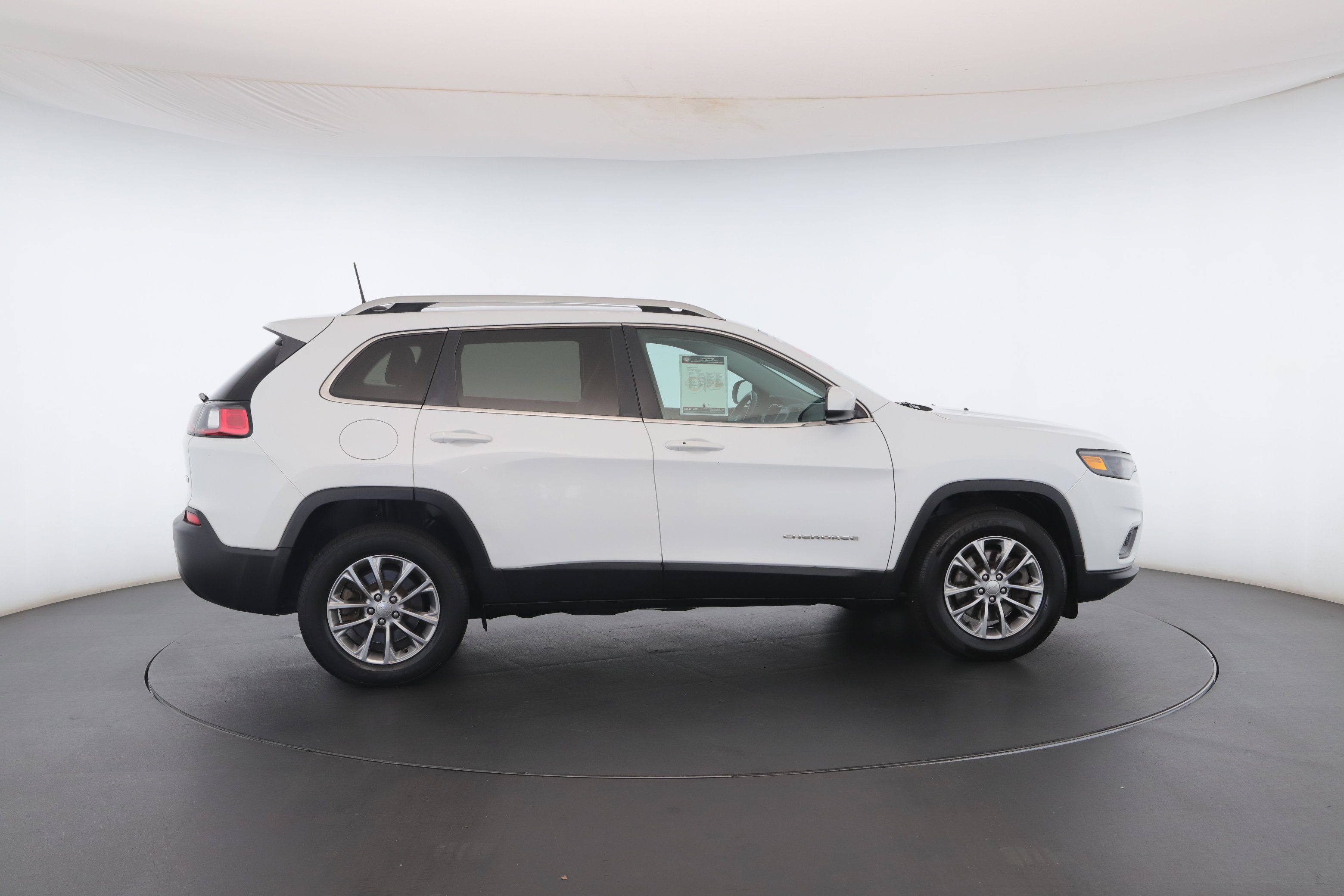 Used 2019 Jeep Cherokee Latitude Plus image 27