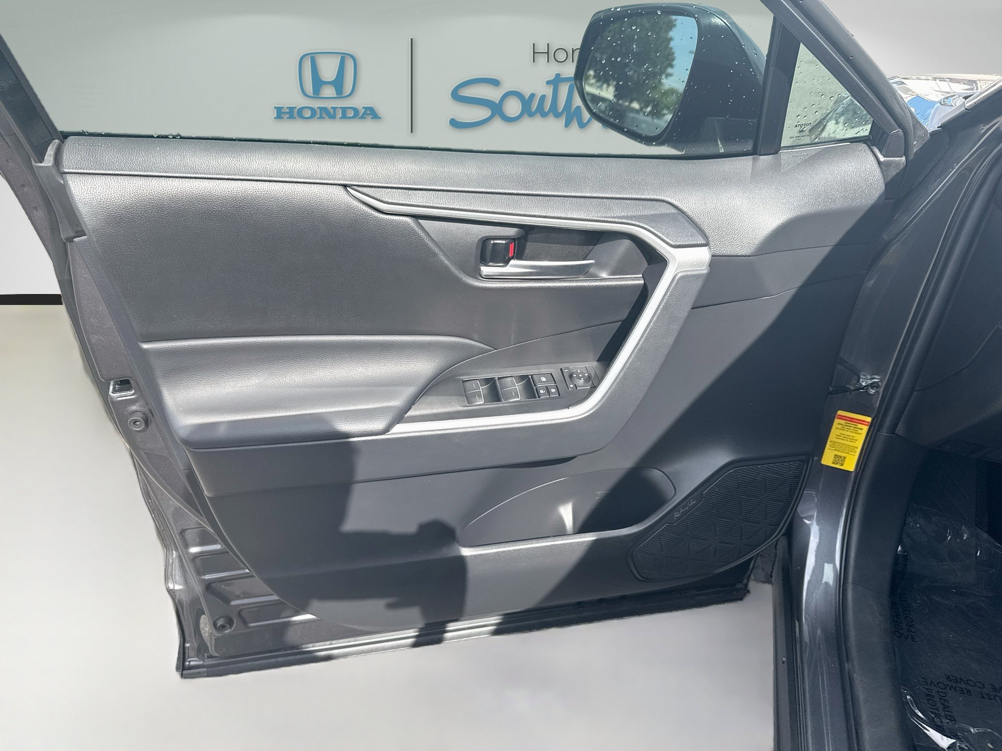 Used 2023 Toyota RAV4 XLE AWD/4WD image 19