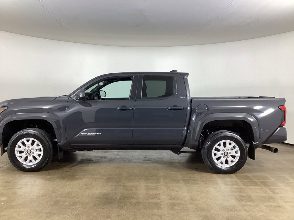 Used 2024 Toyota Tacoma SR5 AWD/4WD image 9