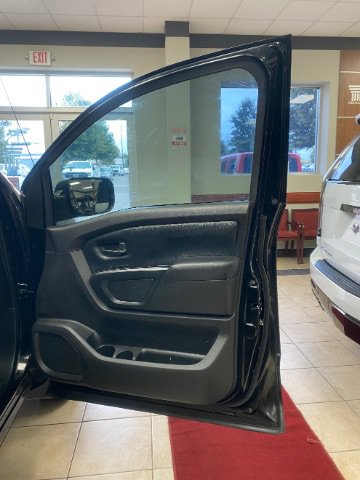 Used 2018 Nissan Titan S w/ S Utility Package RWD image 9