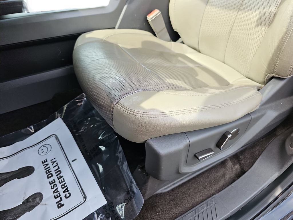 Used 2018 Ford Expedition XLT w/ Equipment Group 201A AWD/4WD image 26