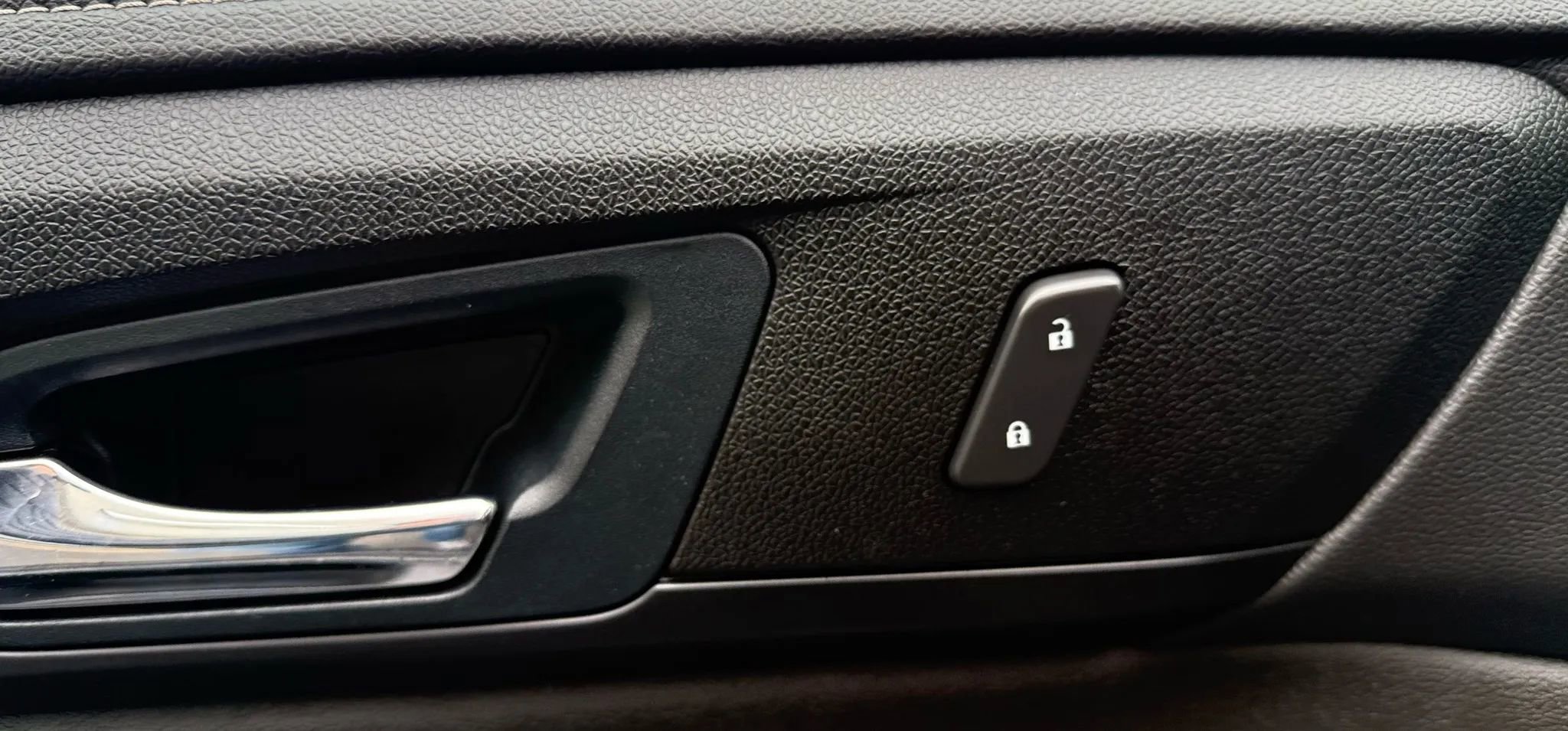 Used 2017 Chevrolet Traverse LT image 22