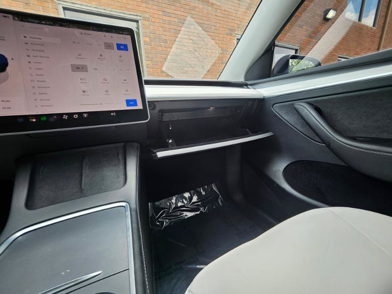 Used 2024 Tesla Model Y Long Range RWD image 54