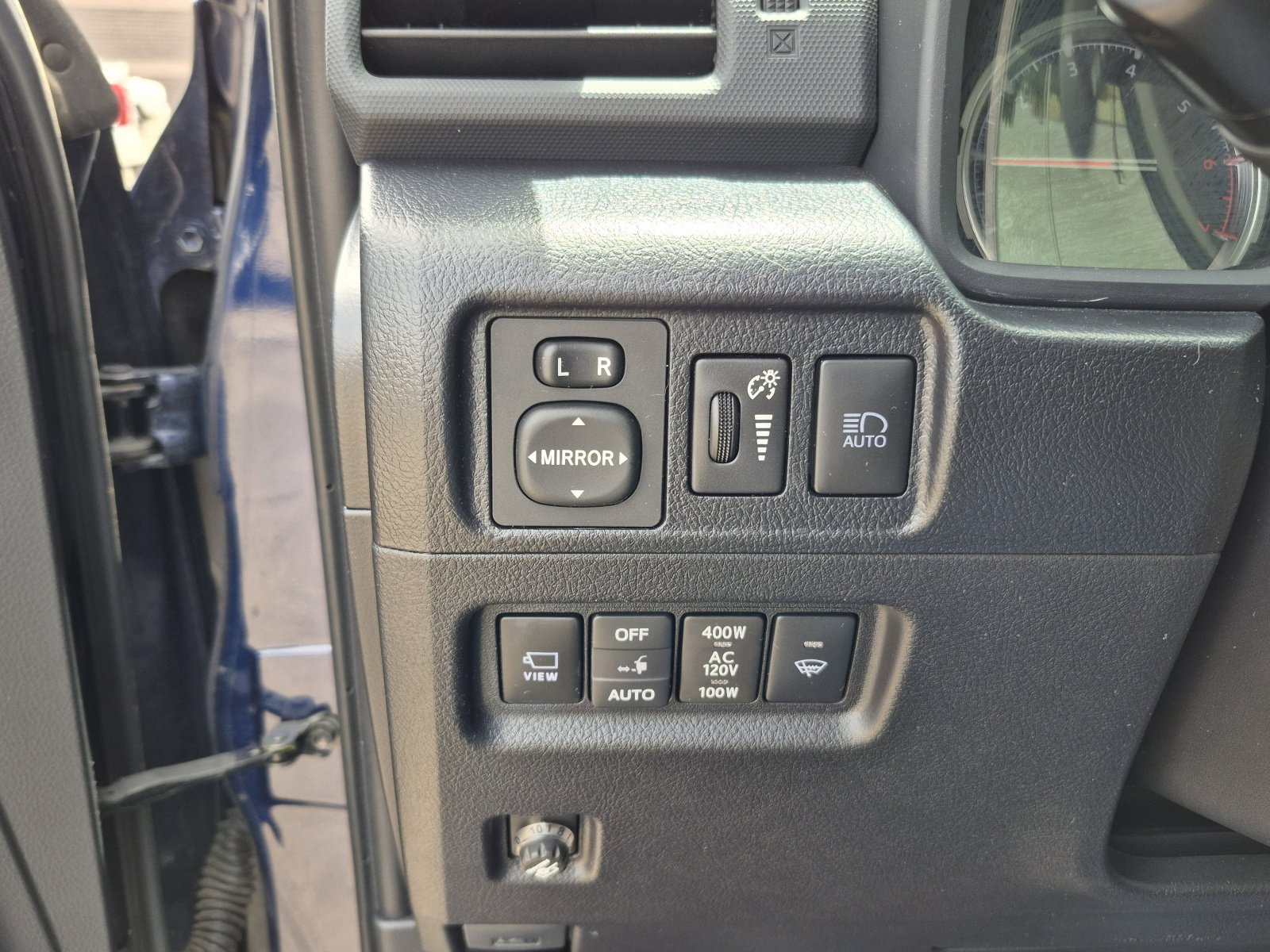 Used 2023 Toyota 4Runner Limited AWD/4WD image 38