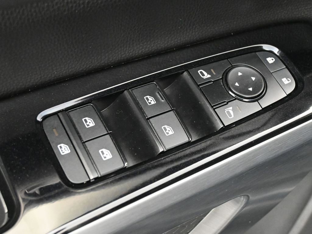 Used 2024 Nissan Pathfinder SL w/ SL Premium Package FWD image 4